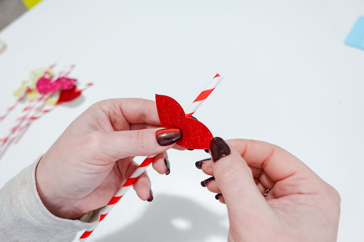 Paper Straw Topper Tutorial How to Make Straw Toppers with Cricut for Valentine's Day - Dinosaur Mama